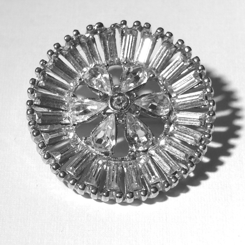Elegant Round Silver Blossom Crystal Brooch